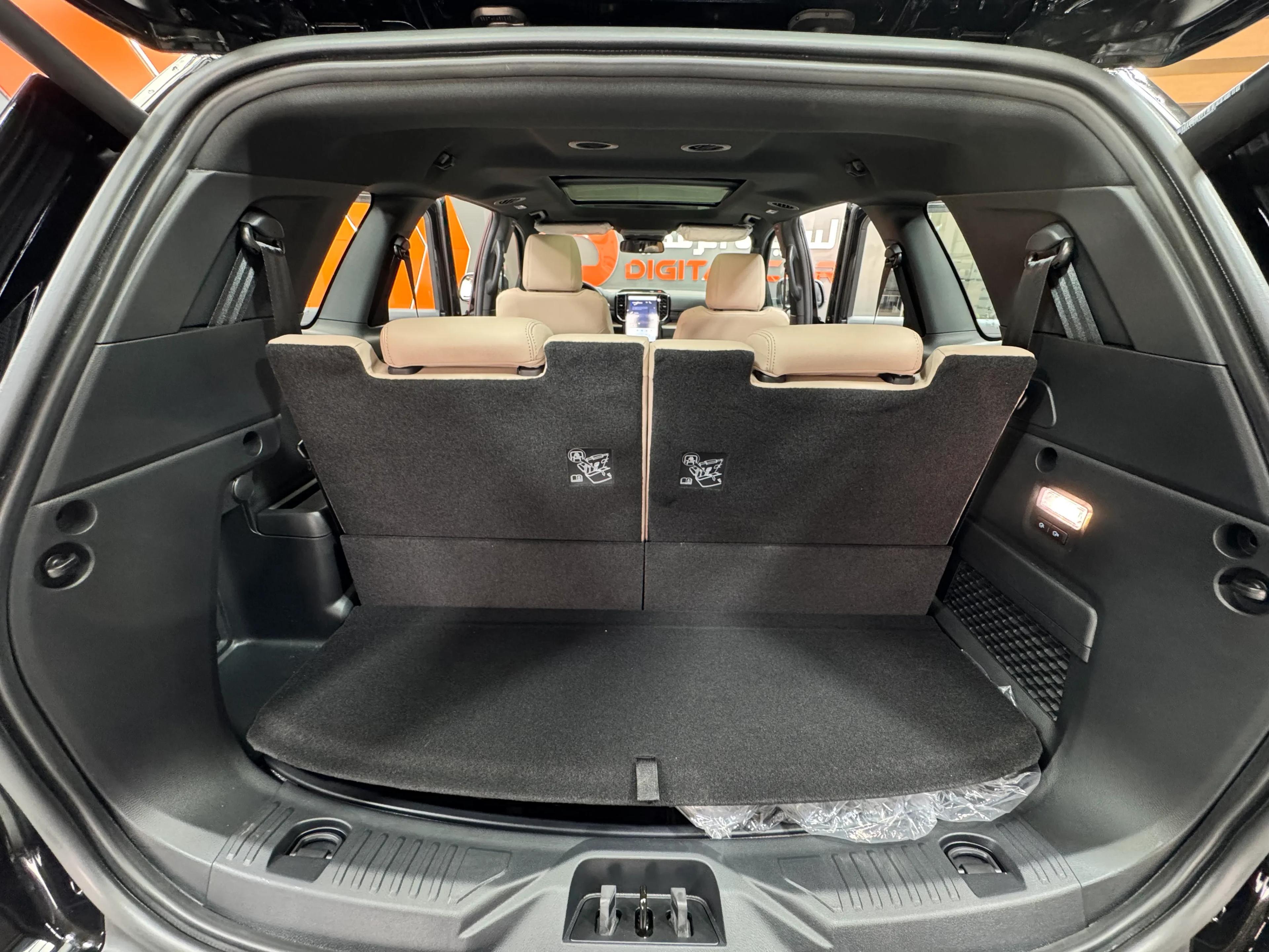 interior image_0