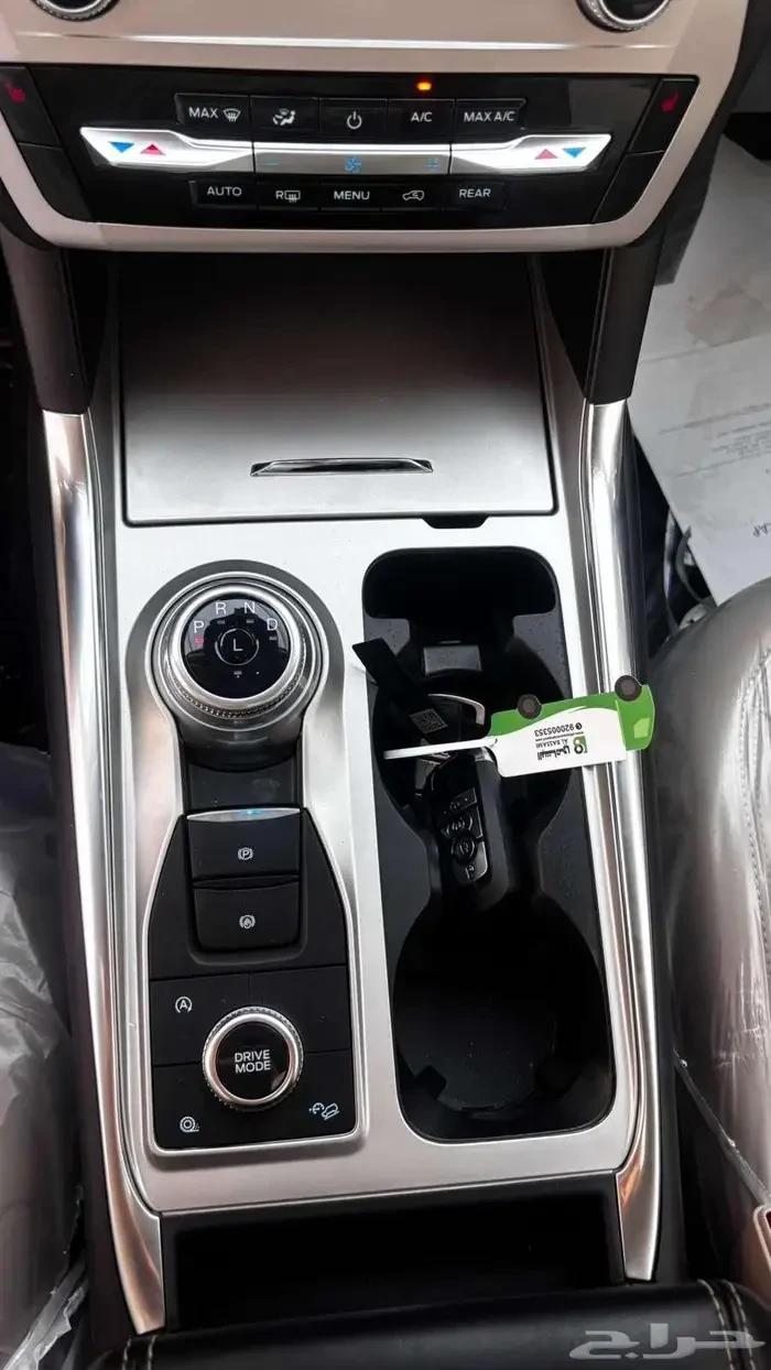 interior frontLeft