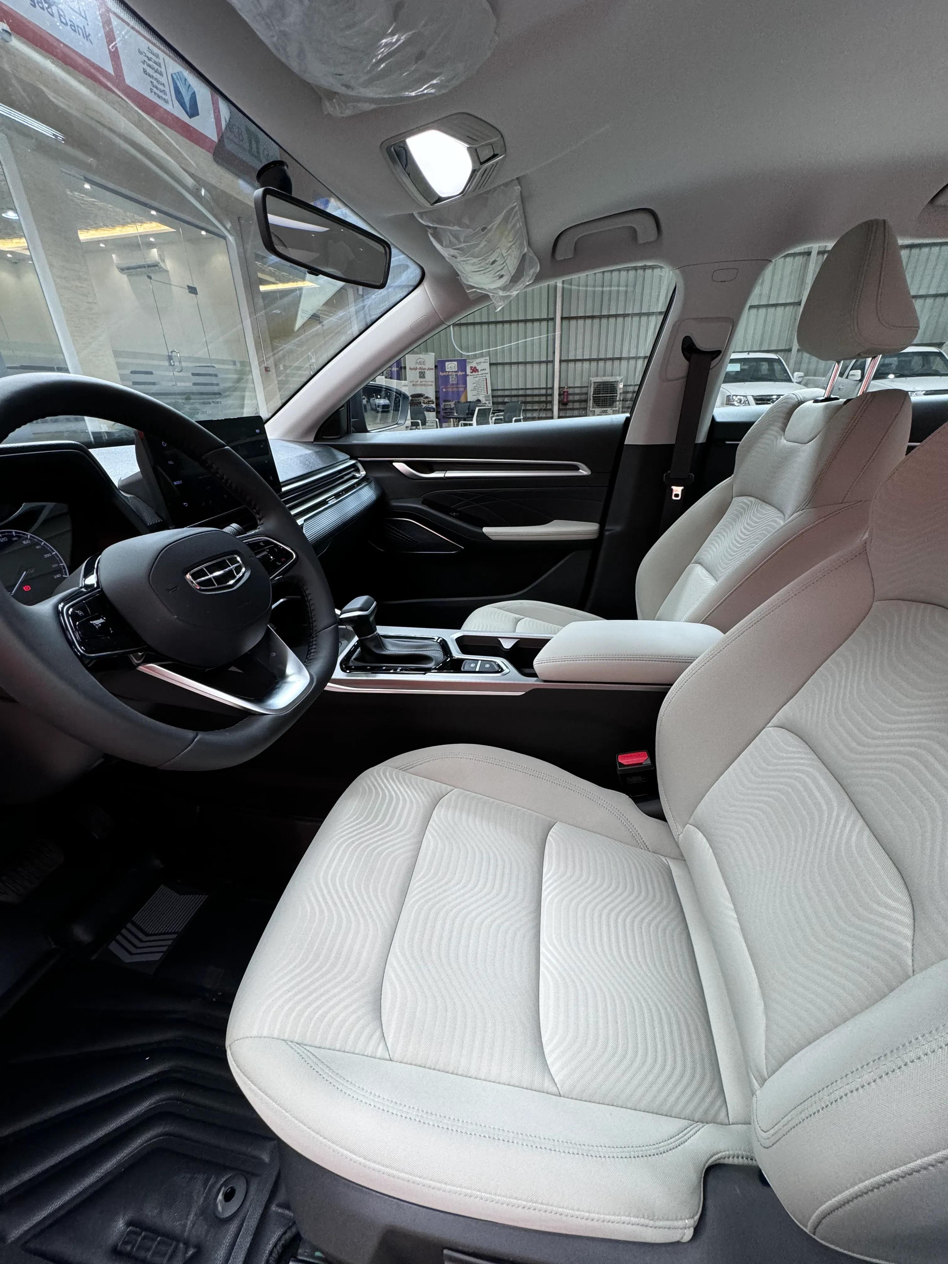 interior frontLeft