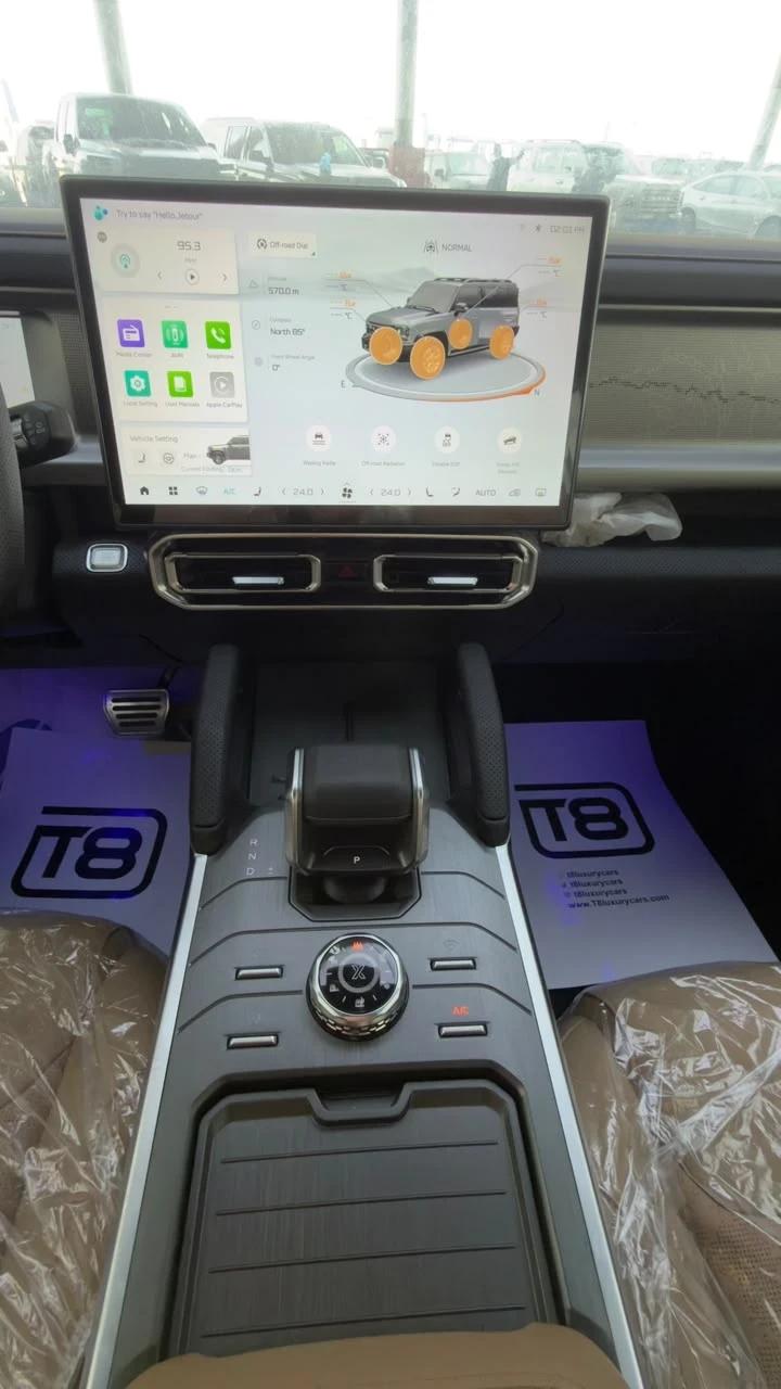 interior frontLeft