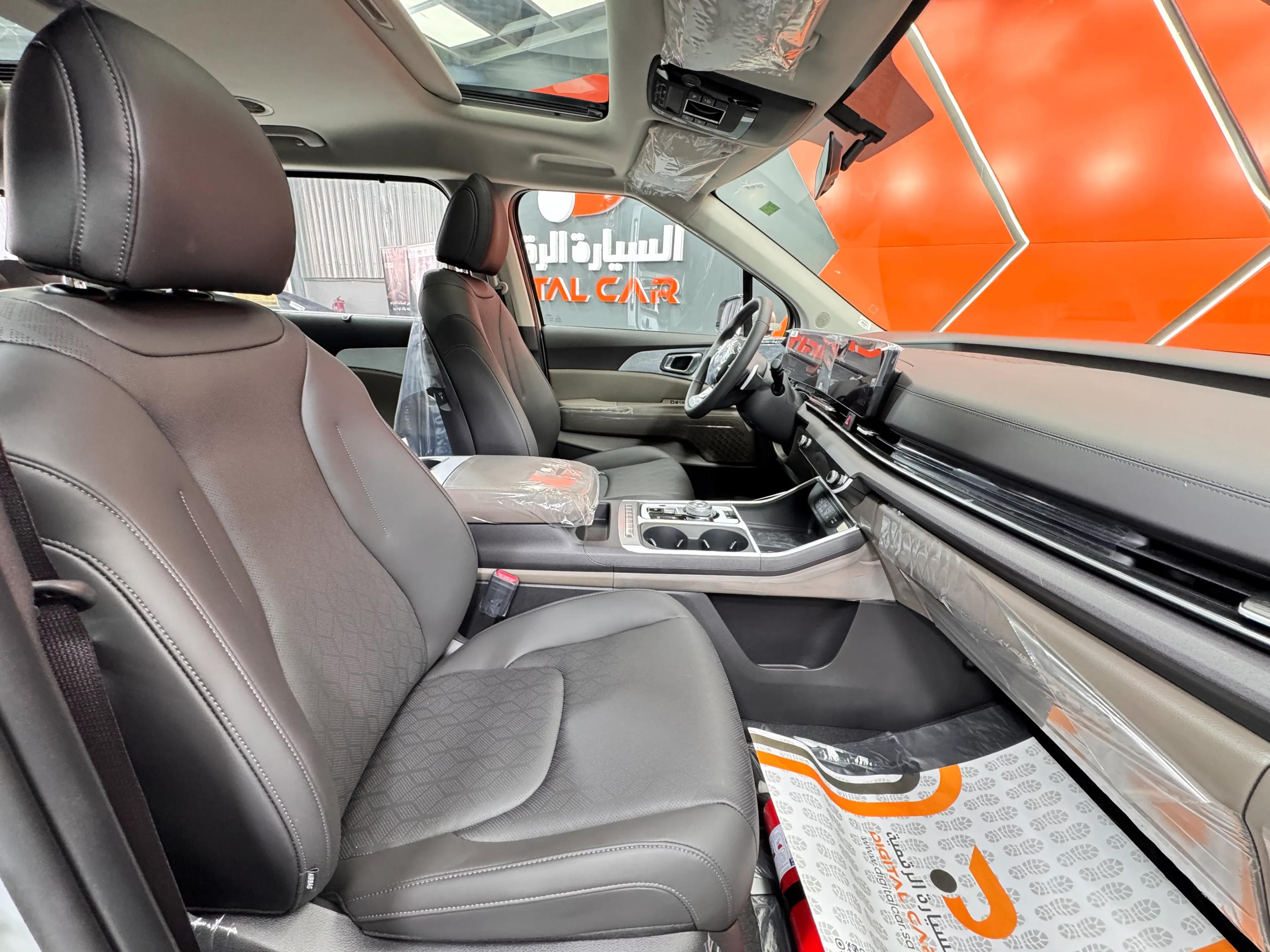 interior frontLeft