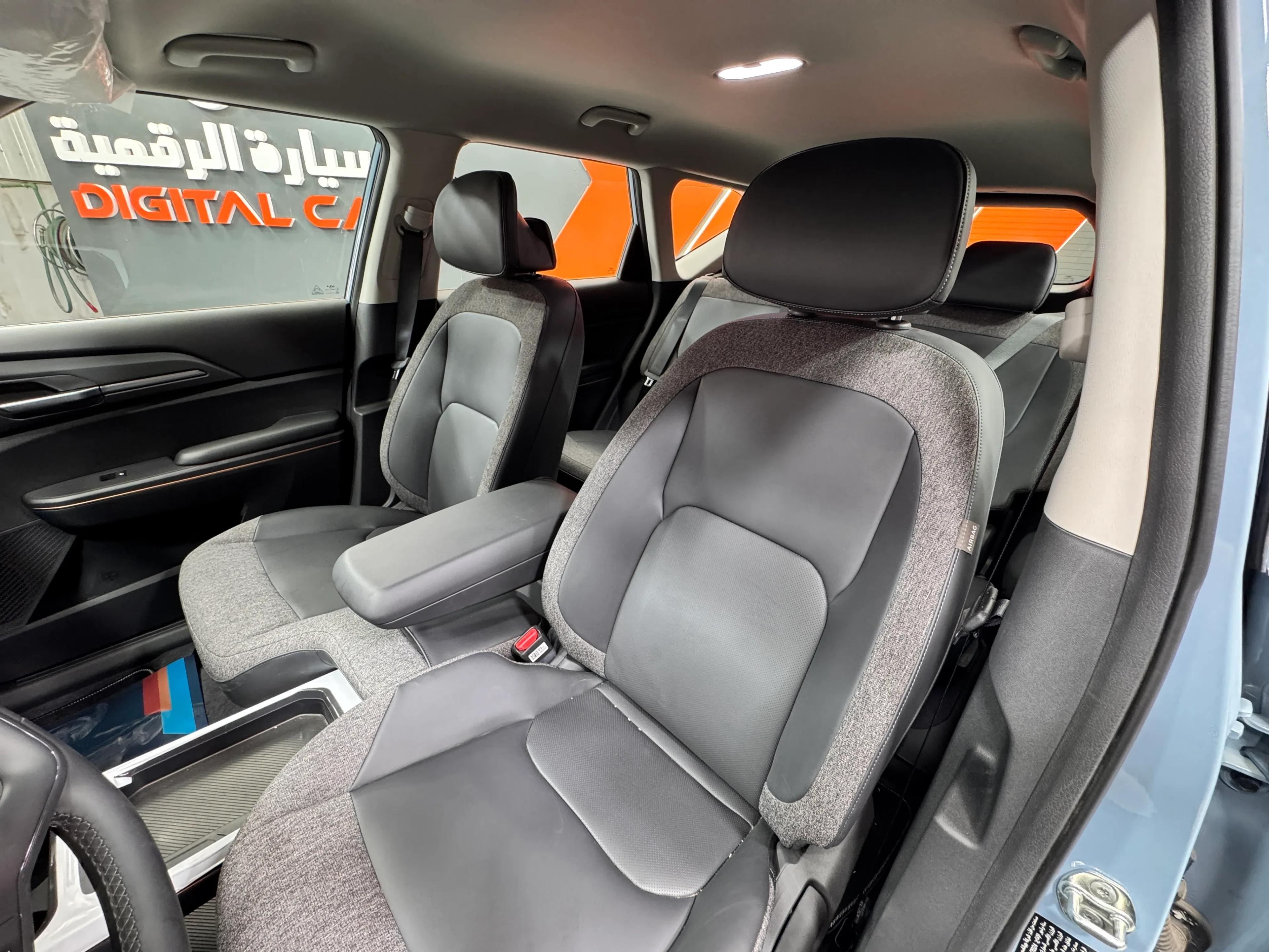 interior frontRight